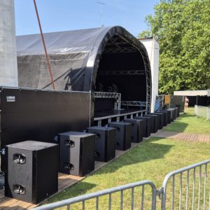 Horizontal subwoofer array