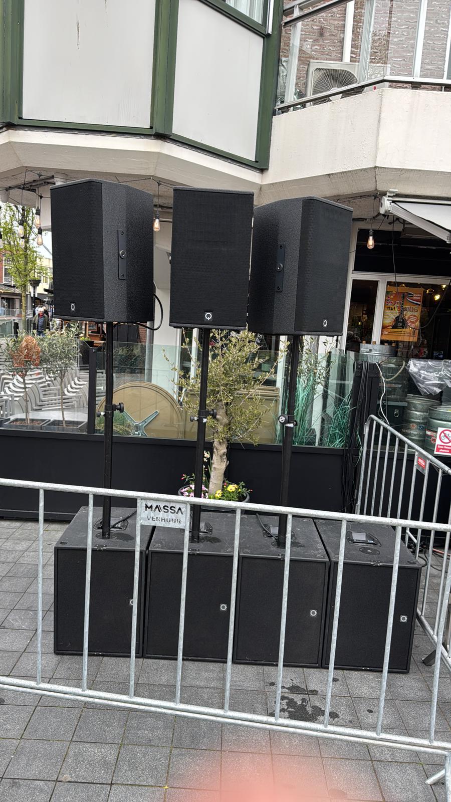 Stand alone full range loudspeaker